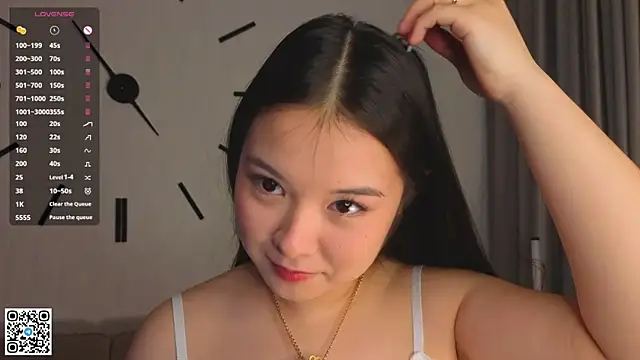 AlberthaEscue online show from October 19, 2025, 4:02 am