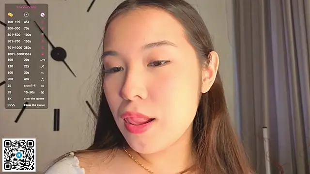 AlberthaEscue online show from October 20, 2025, 4:13 am