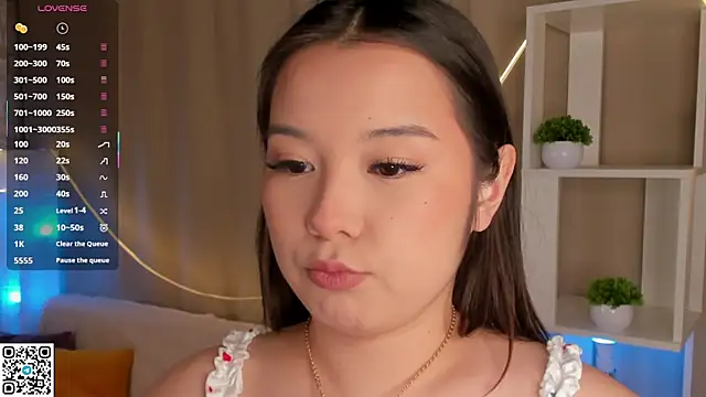 AlberthaEscue online show from December 2, 2025, 4:07 am