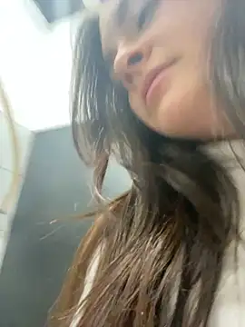 Snapshot of Danielaeliana chatting on November 20, 2025, 9:03 pm Danielaeliana online show from November 20, 2025, 9:03 pm