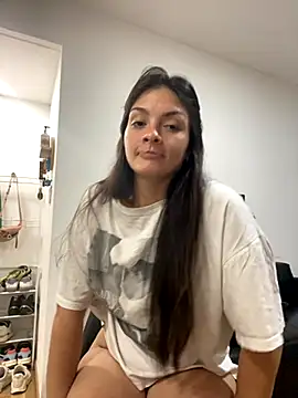 Snapshot of Danielaeliana chatting on November 23, 2025, 3:28 am Danielaeliana online show from November 23, 2025, 3:28 am