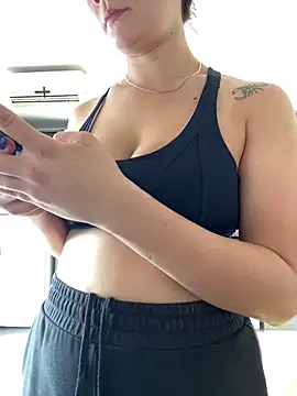 Danielaeliana online show from April 11, 2026, 7:18 pm