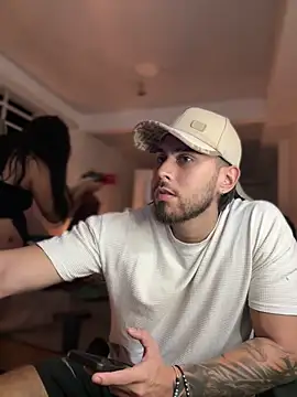 Snapshot of Tomas_Olivia chatting on December 17, 2025, 6:08 am Tomas Olivia online show from December 17, 2025, 6:08 am