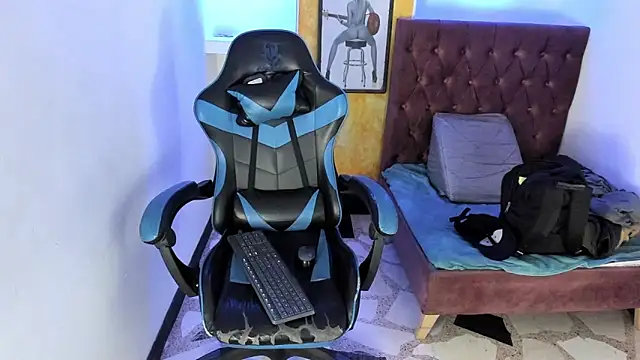 alison moon7 online show from November 28, 2025, 11:46 am