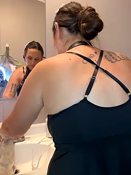 lillylooney online show from September 24, 2025, 5:33 am