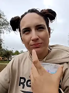 lillylooney online show from September 24, 2025, 8:12 pm