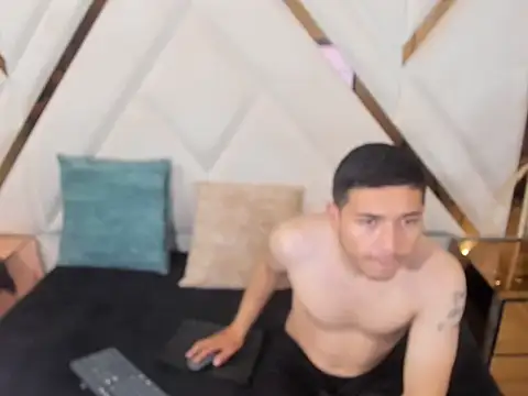 Snapshot of PleasureDuo69 chatting on October 4, 2025, 8:29 pm PleasureDuo69 online show from October 4, 2025, 8:29 pm