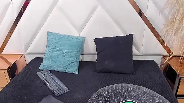 Snapshot of PleasureDuo69 chatting on October 16, 2025, 8:32 pm PleasureDuo69 online show from October 16, 2025, 8:32 pm