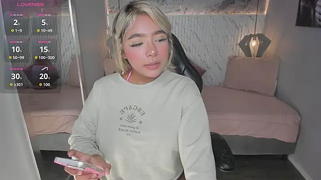 Emilly mell online show from December 15, 2025, 12:09 pm