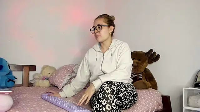 min-ji online show from April 24, 2026, 8:44 pm