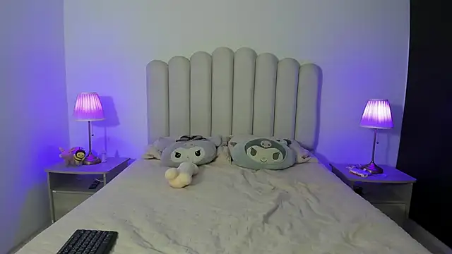 SofieBunnie online show from November 10, 2025, 11:04 pm