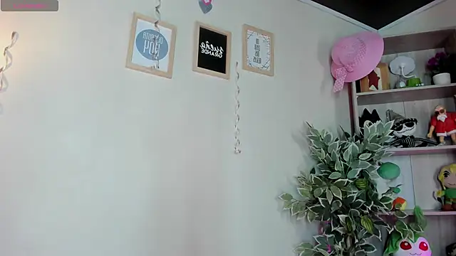 Snapshot of Lana_Dreams_ chatting on September 18, 2025, 1:18 am Lana Dreams online show from September 18, 2025, 1:18 am