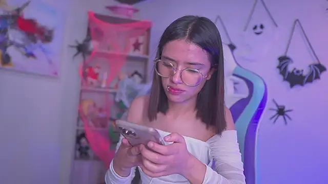 Lana Dreams  online show from October 31, 2025, 1:28 am