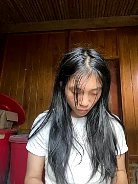 Snapshot of EmLy02 chatting on October 2, 2025, 9:05 am EmLy02 online show from October 2, 2025, 9:05 am