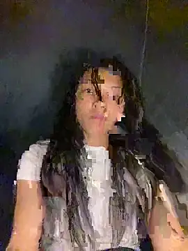 Snapshot of EmLy02 chatting on October 14, 2025, 2:40 pm EmLy02 online show from October 14, 2025, 2:40 pm