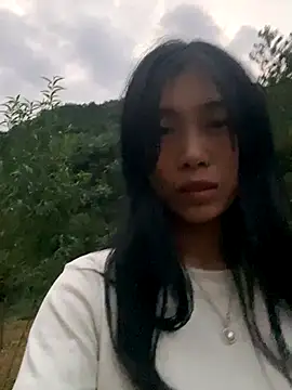 Snapshot of EmLy02 chatting on October 22, 2025, 10:59 am EmLy02 online show from October 22, 2025, 10:59 am