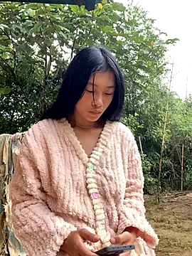 Snapshot of EmLy02 chatting on October 26, 2025, 1:00 am EmLy02 online show from October 26, 2025, 1:00 am