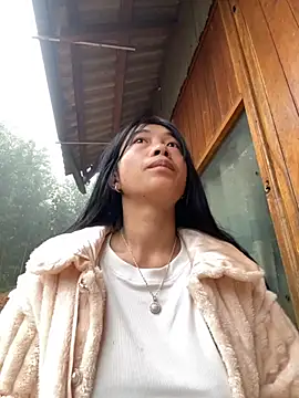 Snapshot of EmLy02 chatting on November 1, 2025, 12:12 am EmLy02 online show from November 1, 2025, 12:12 am