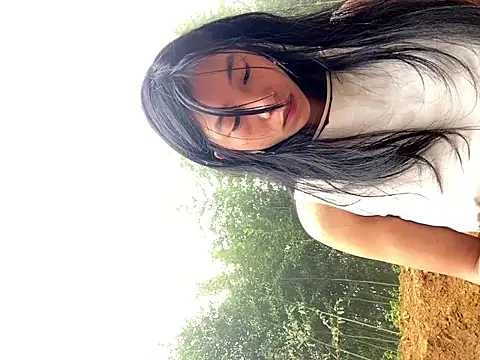 Snapshot of EmLy02 chatting on November 6, 2025, 12:22 am EmLy02 online show from November 6, 2025, 12:22 am