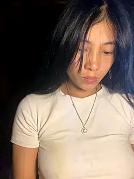 Snapshot of EmLy02 chatting on November 7, 2025, 11:21 am EmLy02 online show from November 7, 2025, 11:21 am