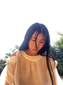 Snapshot of EmLy02 chatting on November 16, 2025, 1:33 am EmLy02 online show from November 16, 2025, 1:33 am