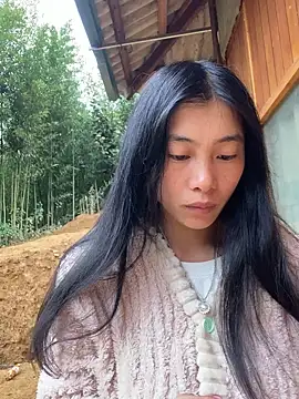 Snapshot of EmLy02 chatting on November 24, 2025, 12:32 am EmLy02 online show from November 24, 2025, 12:32 am