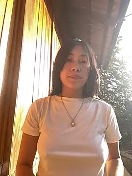 Snapshot of EmLy02 chatting on November 25, 2025, 12:43 am EmLy02 online show from November 25, 2025, 12:43 am