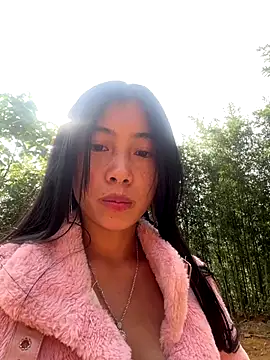 Snapshot of EmLy02 chatting on December 2, 2025, 2:17 am EmLy02 online show from December 2, 2025, 2:17 am