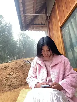 Snapshot of EmLy02 chatting on December 4, 2025, 1:04 am EmLy02 online show from December 4, 2025, 1:04 am