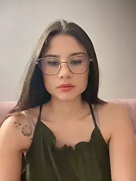 Snapshot of VioletaLorette chatting on November 8, 2025, 3:39 am VioletaLorette online show from November 8, 2025, 3:39 am