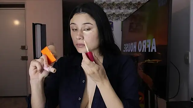 Snapshot of VioletaLorette chatting on November 8, 2025, 11:25 pm VioletaLorette online show from November 8, 2025, 11:25 pm