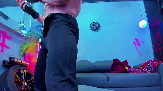 dennis cox1 online show from September 14, 2025, 6:56 am