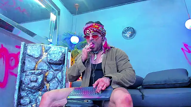 dennis cox1 online show from September 19, 2025, 2:46 am