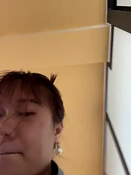 qinejr37 online show from September 27, 2025, 1:54 am