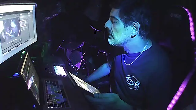 Snapshot of Rod_Contreras_ARG chatting on November 8, 2025, 3:07 am Rod Contreras ARG online show from November 8, 2025, 3:07 am