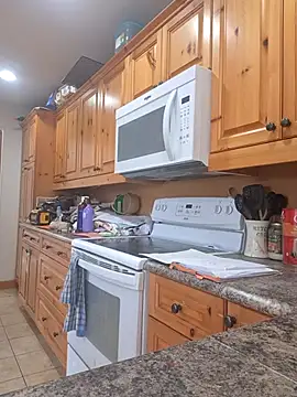 Snapshot of Dillybar41 chatting on October 8, 2025, 8:17 pm Dillybar41 online show from October 8, 2025, 8:17 pm