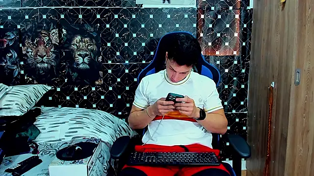 javiersexymann online show from February 20, 2026, 6:30 pm