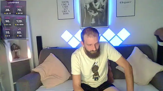 Snapshot of XBellaXundXUweX chatting on November 2, 2025, 8:11 pm XBellaXundXUweX online show from November 2, 2025, 8:11 pm