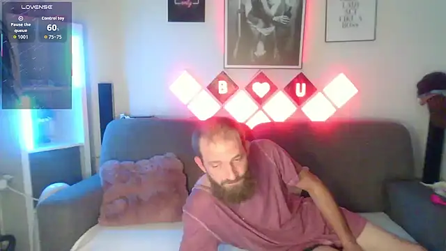 Snapshot of XBellaXundXUweX chatting on November 6, 2025, 7:37 pm XBellaXundXUweX online show from November 6, 2025, 7:37 pm