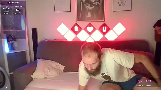 Snapshot of XBellaXundXUweX chatting on November 10, 2025, 8:19 pm XBellaXundXUweX online show from November 10, 2025, 8:19 pm