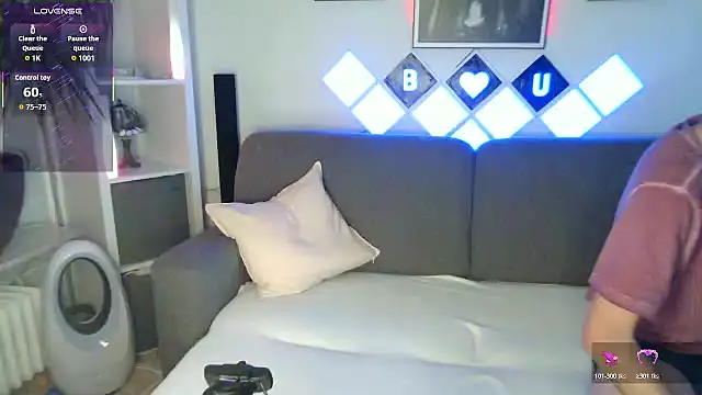 Snapshot of XBellaXundXUweX chatting on November 17, 2025, 7:30 pm XBellaXundXUweX online show from November 17, 2025, 7:30 pm