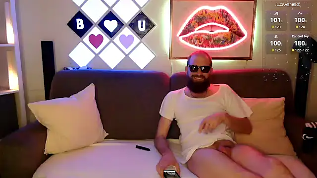 XBellaXundXUweX online show from March 1, 2026, 7:16 pm