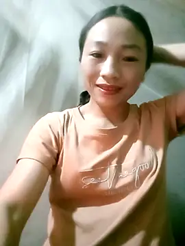 lucybaby00 online show from December 4, 2025, 6:27 pm