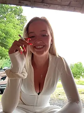 Snapshot of emilypeperoni chatting on July 5, 2026, 7:21 pm emilypeperoni online show from July 5, 2026, 7:21 pm