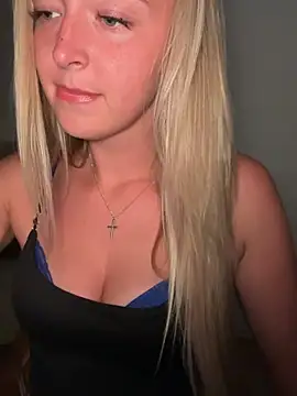 Snapshot of emilypeperoni chatting on July 7, 2026, 8:24 pm emilypeperoni online show from July 7, 2026, 8:24 pm