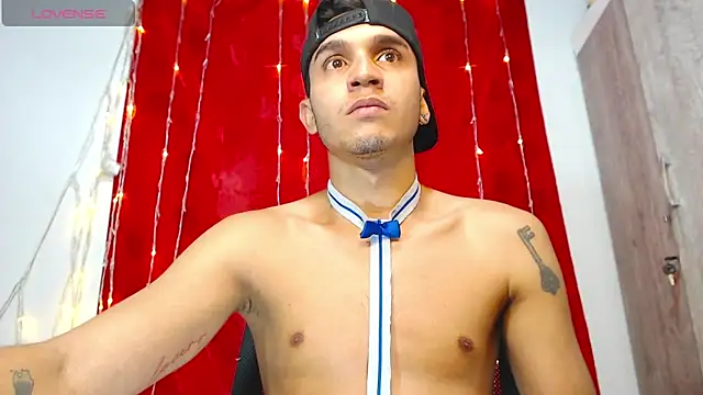 Snapshot of Angel_latinboy chatting on February 12, 2026, 1:39 pm Angel latinboy online show from February 12, 2026, 1:39 pm