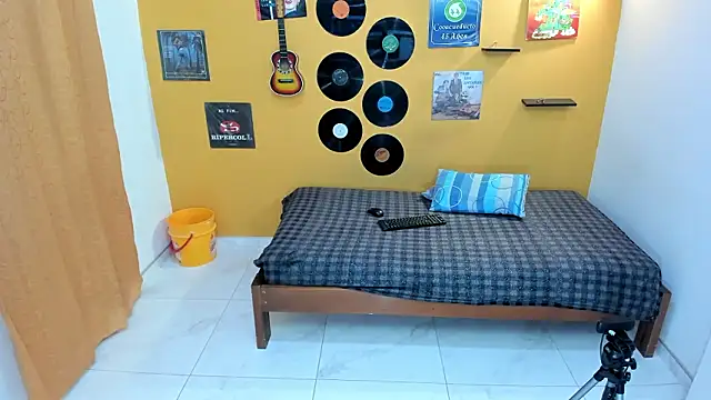 skinnyverus18 online show from March 12, 2026, 6:58 pm