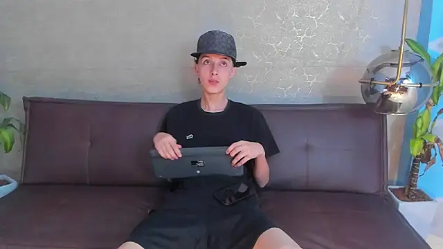 ArthurCox online show from October 27, 2025, 5:28 pm