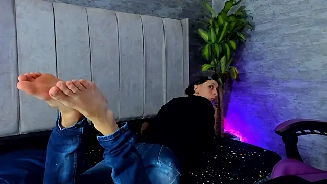 ArthurCox online show from October 29, 2025, 7:37 pm