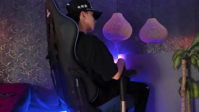 ArthurCox online show from November 15, 2025, 5:20 pm